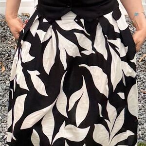 Elegant Black and White Leaf Print Skirt